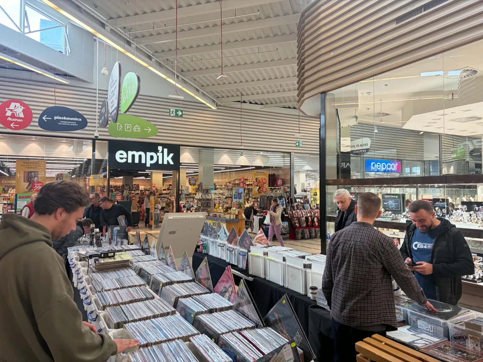 Winyle, płyty CD i kasety magnetofonowe. Giełda w Gdańsku przyciąga miłośników muzyki