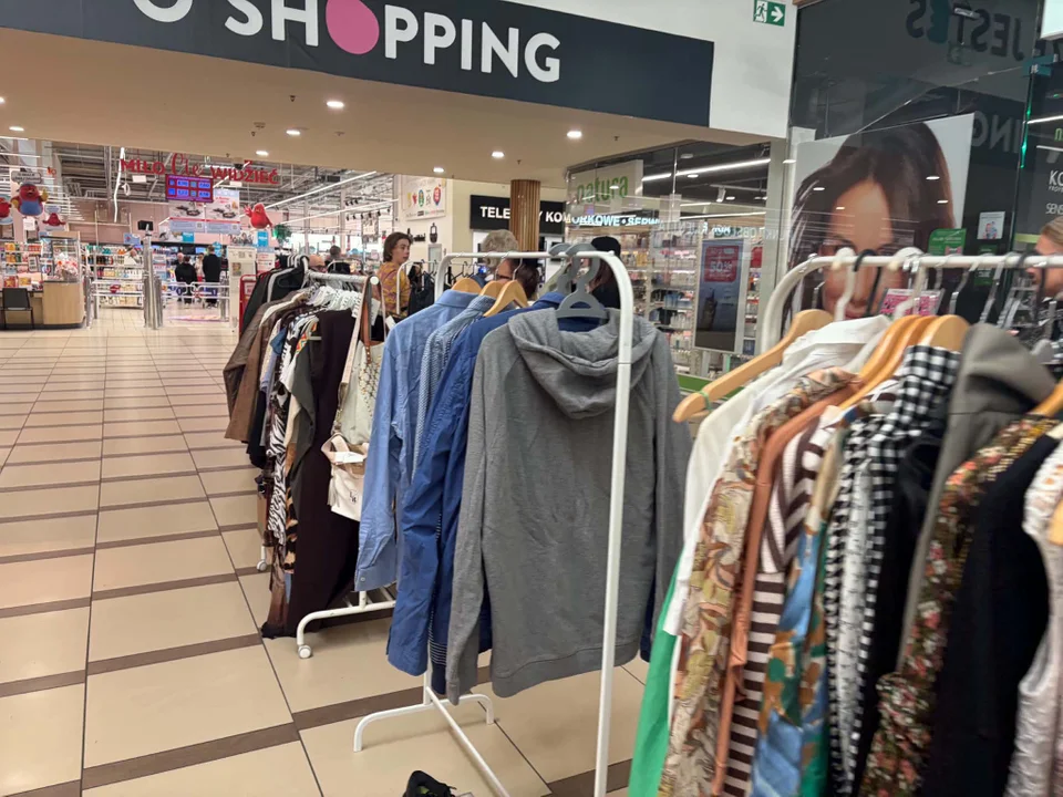 „Babskie sprawy” w Gdańsku. Galeria zamieniła się w odzieżowy pchli targ