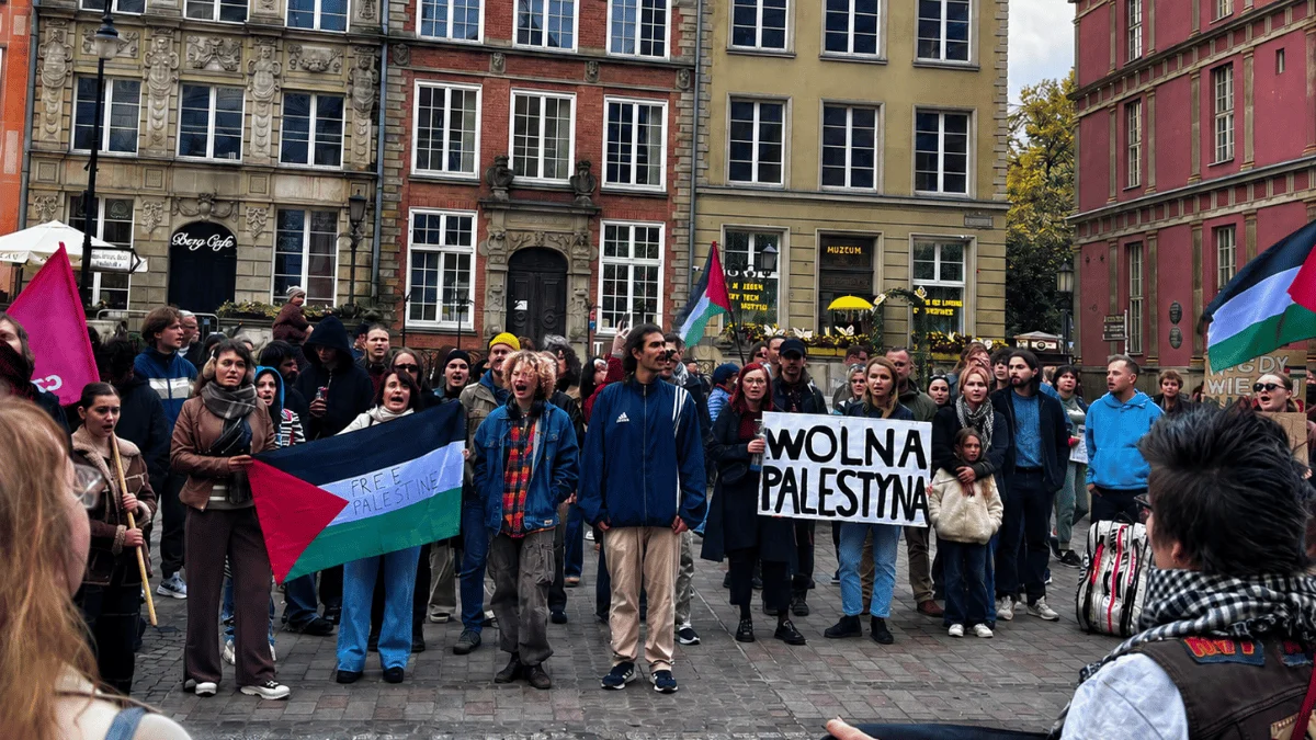 Protest dla Palestyny w Gdańsku. Tłum spotkał się przy Fontannie Neptuna
