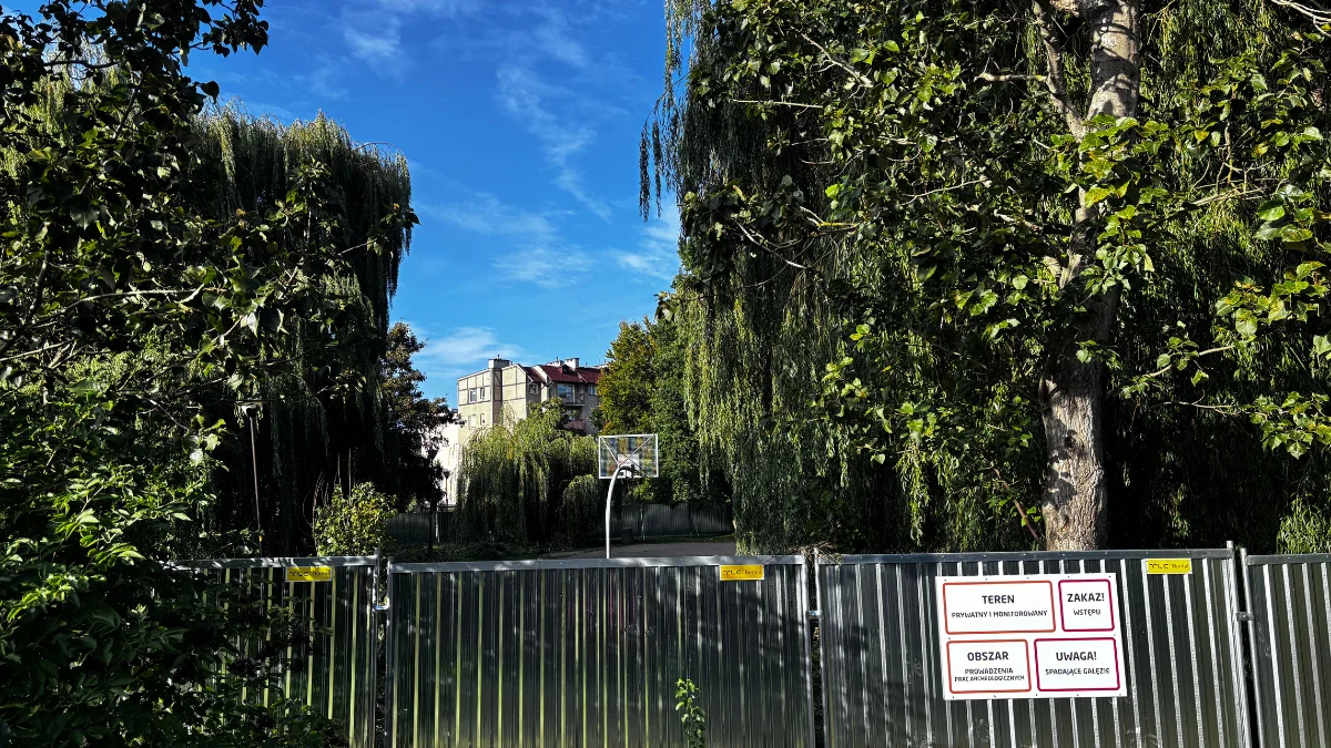 Boisko Pod Wierzbami ogrodzone