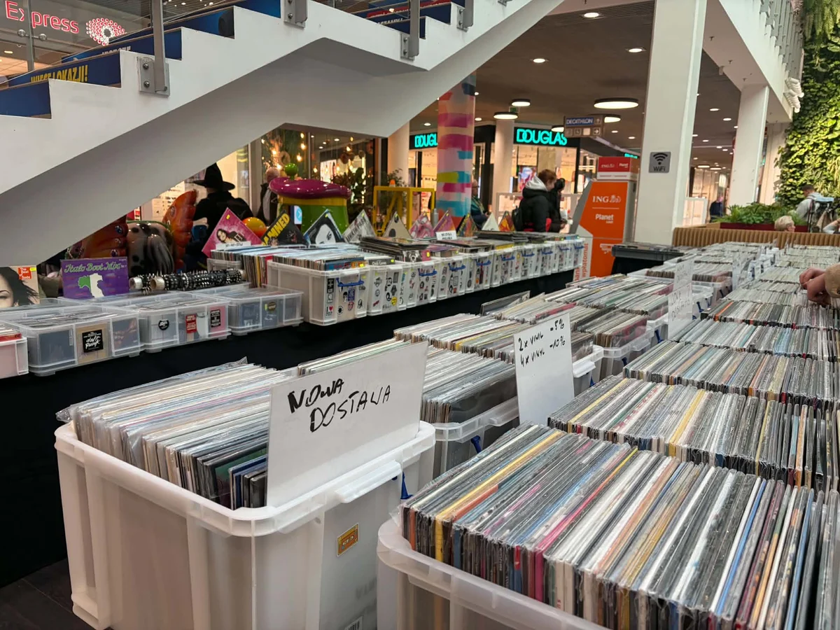 Winyle, kasety i muzyczne perełki. Halloweenowy kiermasz trwa w Galerii Przymorze – zdjęcie 3