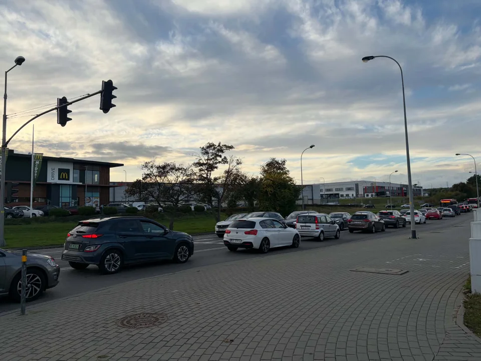 Weekendowy koszmar kierowców w Gdańsku. Tłumy na zakupach a miasto stoi
