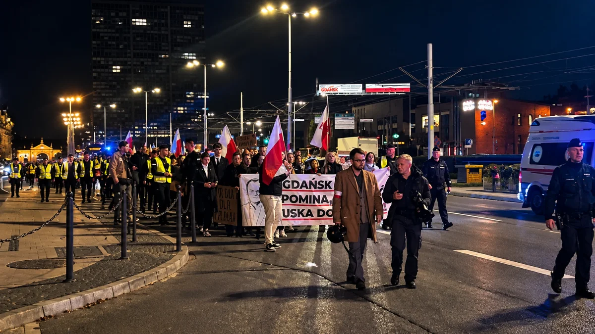 Antyrządowy marsz w Gdańsku. Około 200 osób wyszło na ulice [FOTO]